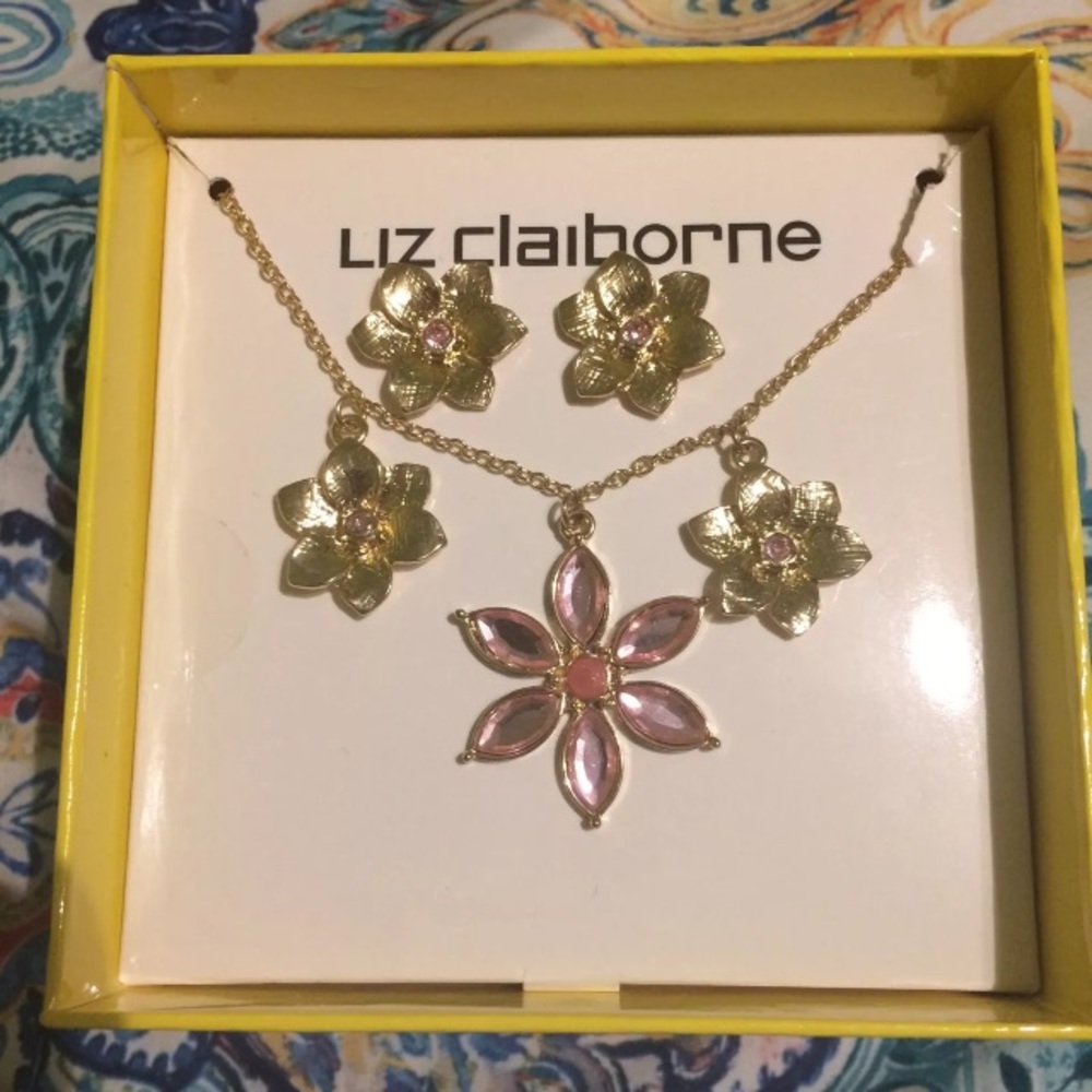 Gold Flower Necklace with Earrings